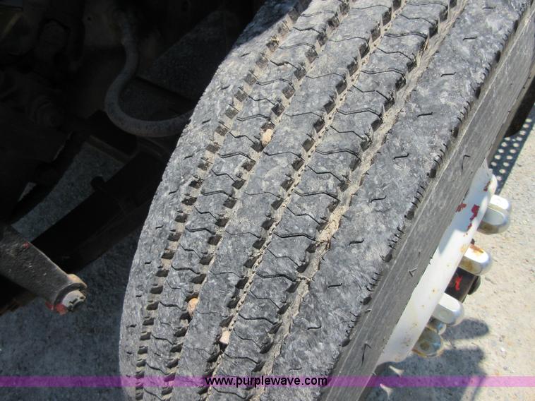 image for item I2015 1991 International 7100 dump truck