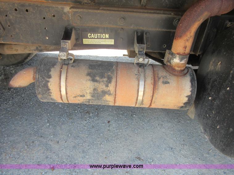 image for item I2015 1991 International 7100 dump truck