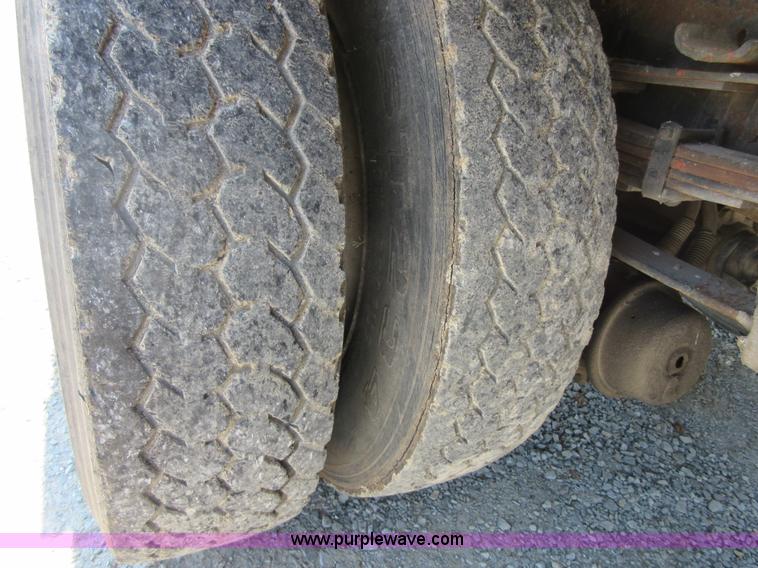 image for item I2015 1991 International 7100 dump truck