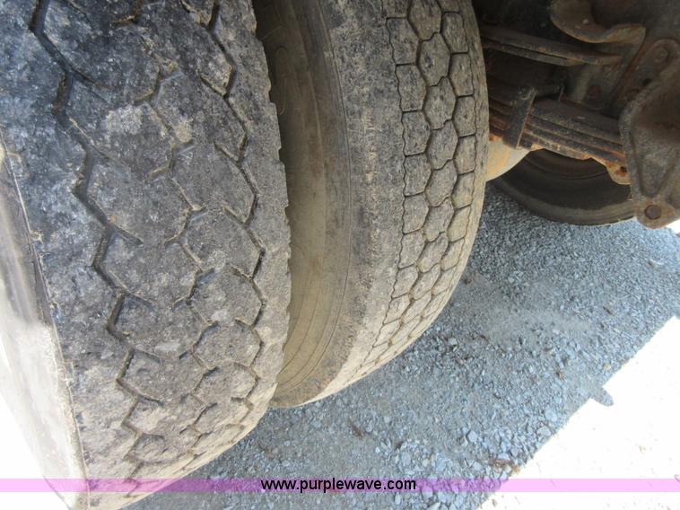 image for item I2015 1991 International 7100 dump truck