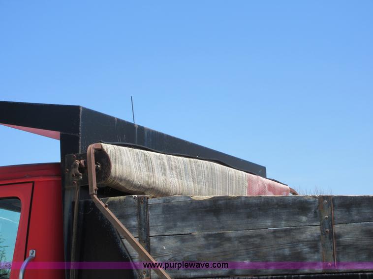 image for item I2015 1991 International 7100 dump truck