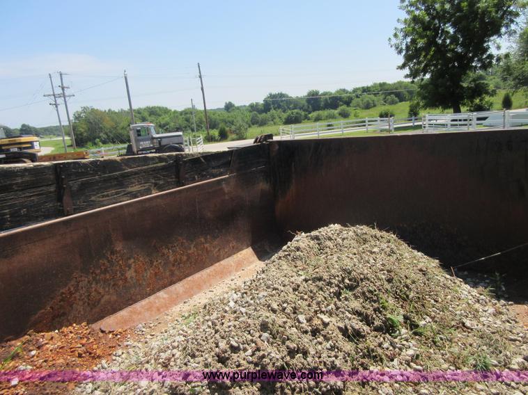 image for item I2015 1991 International 7100 dump truck