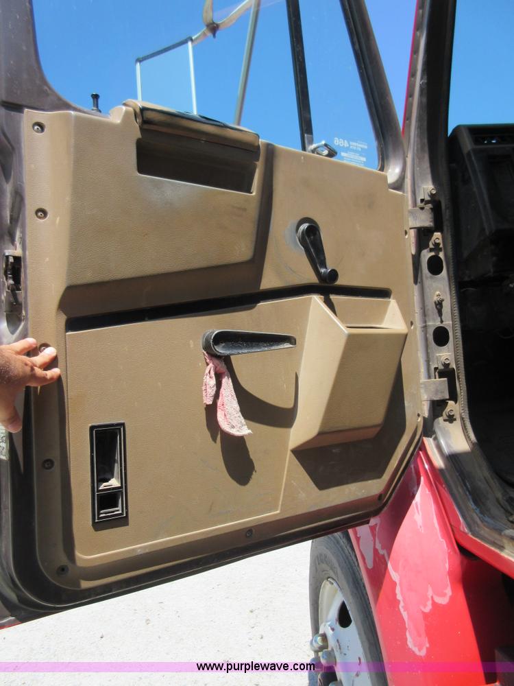 image for item I2015 1991 International 7100 dump truck