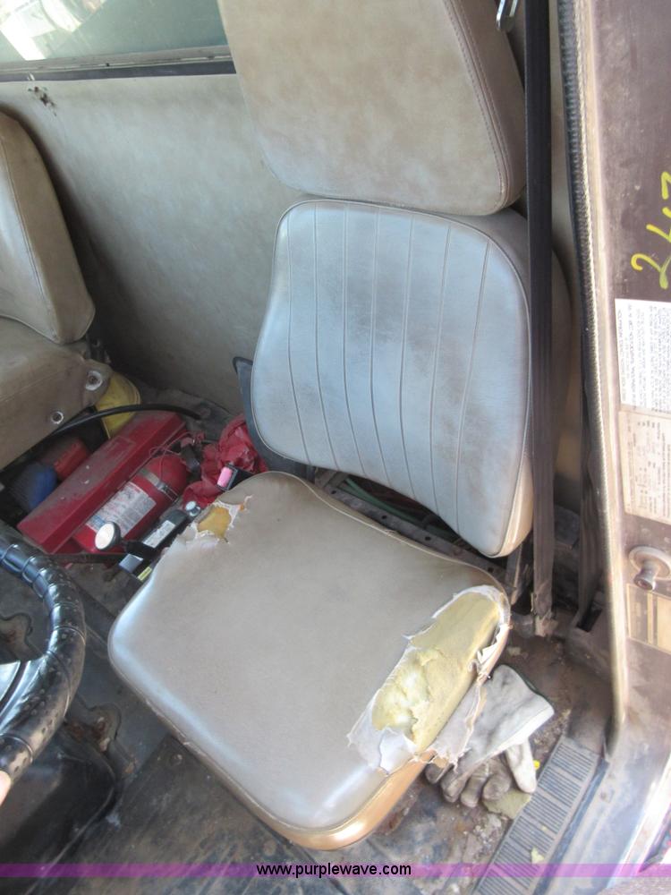 image for item I2015 1991 International 7100 dump truck