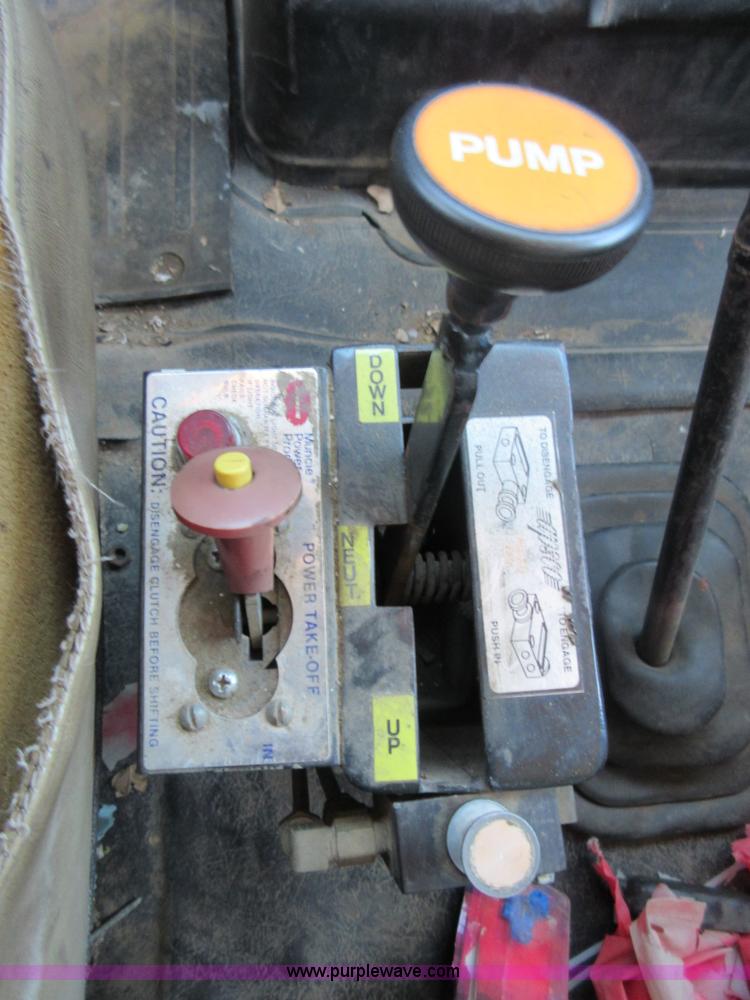 image for item I2015 1991 International 7100 dump truck