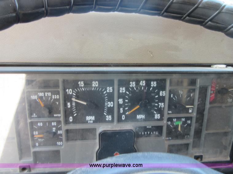 image for item I2015 1991 International 7100 dump truck