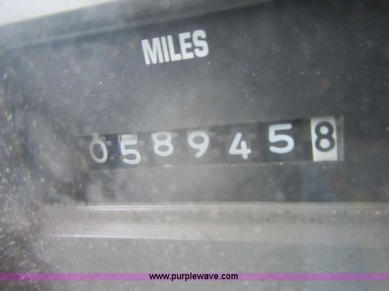 image for item I2015 1991 International 7100 dump truck