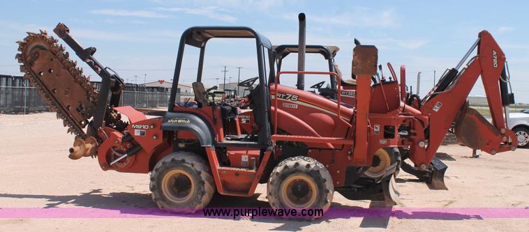 image for item J1461 2006 Ditch Witch RT75 trencher