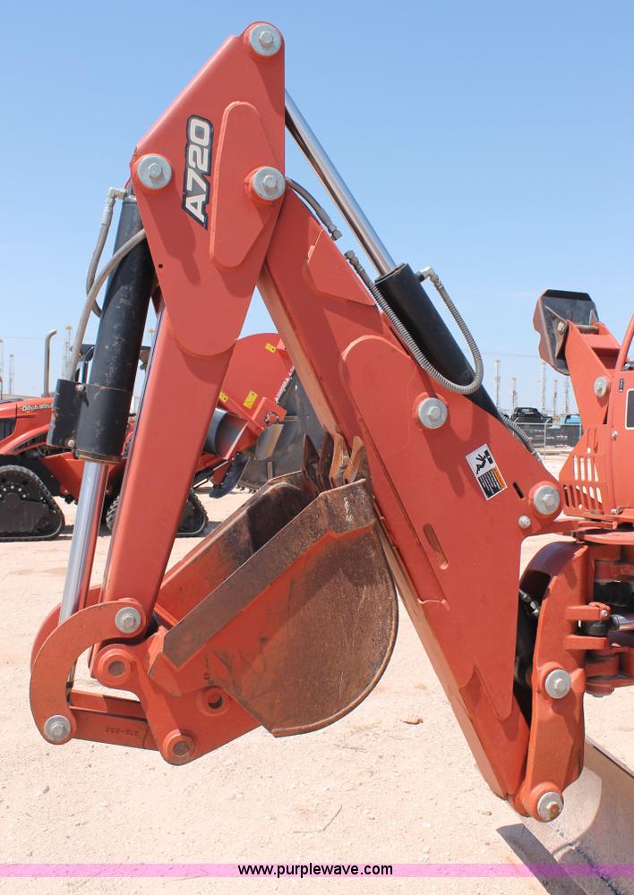 image for item J1461 2006 Ditch Witch RT75 trencher