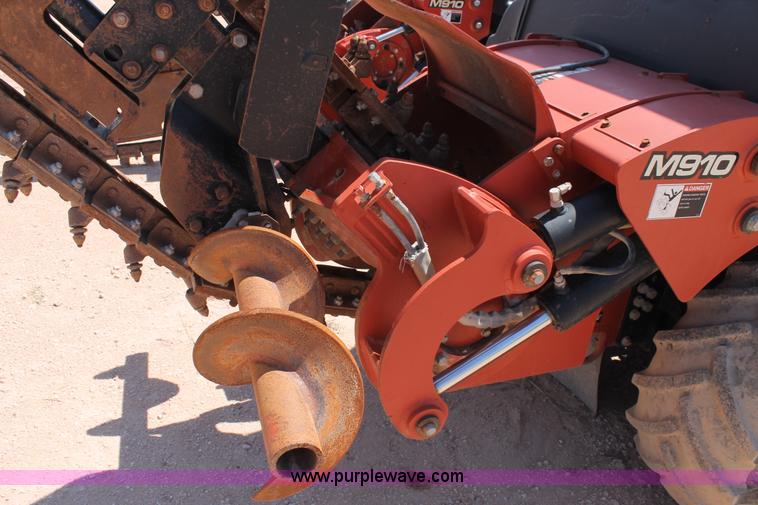 image for item J1461 2006 Ditch Witch RT75 trencher