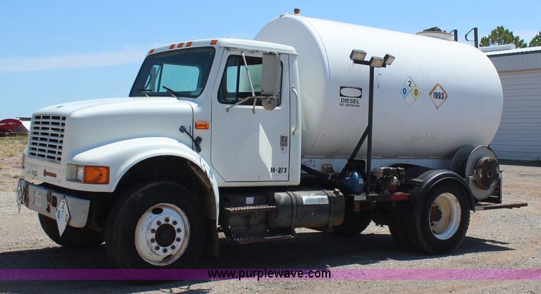 image for item J4438 1991 International 4600 fuel truck