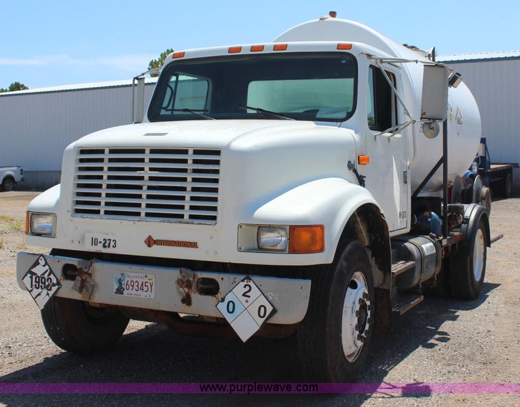 image for item J4438 1991 International 4600 fuel truck