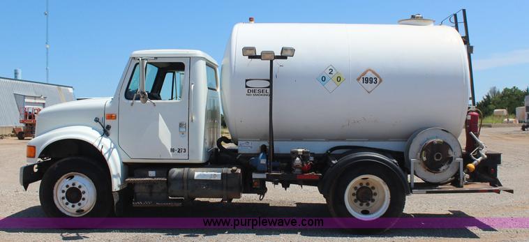 image for item J4438 1991 International 4600 fuel truck