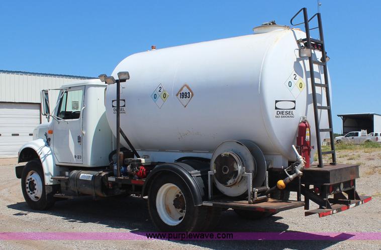 image for item J4438 1991 International 4600 fuel truck