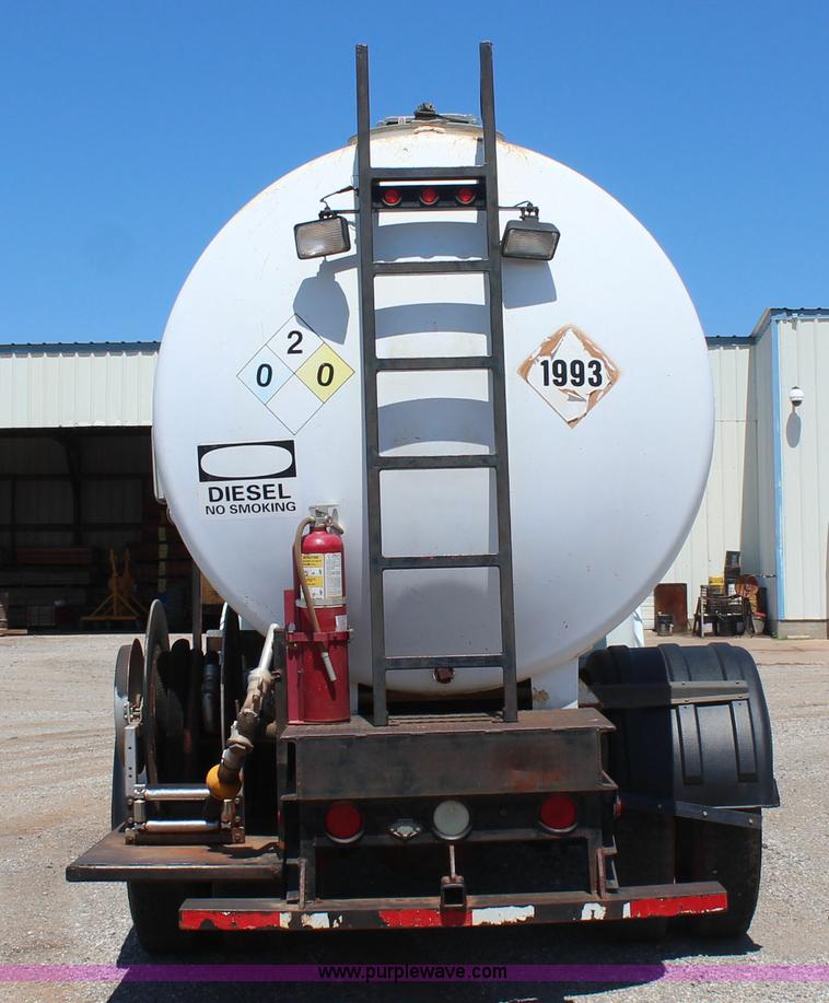 image for item J4438 1991 International 4600 fuel truck