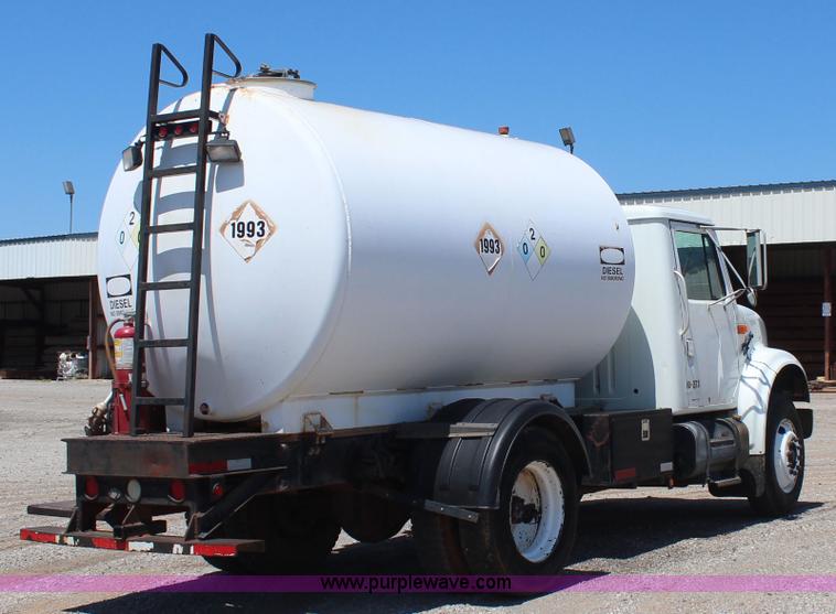image for item J4438 1991 International 4600 fuel truck