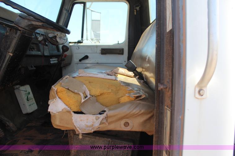 image for item J4438 1991 International 4600 fuel truck