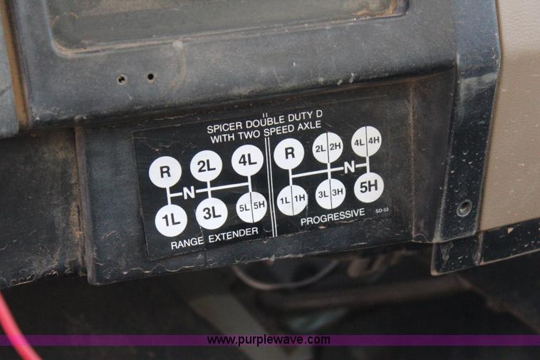 image for item J4438 1991 International 4600 fuel truck