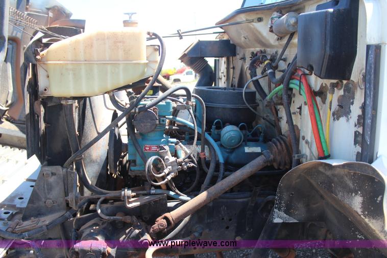 image for item J4438 1991 International 4600 fuel truck