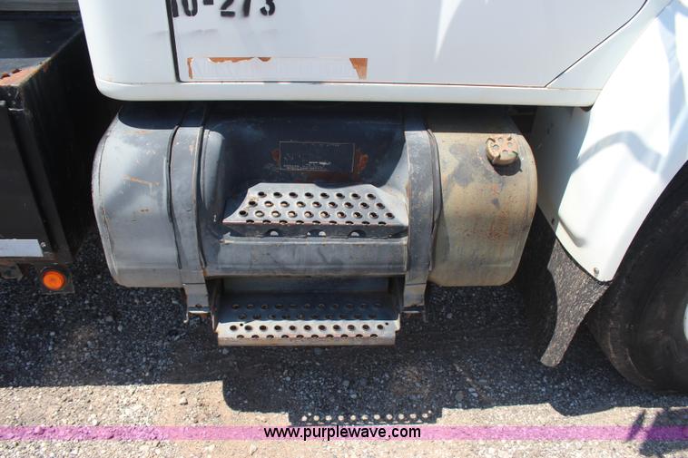 image for item J4438 1991 International 4600 fuel truck