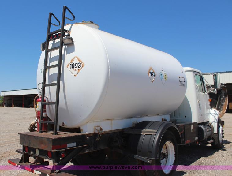 image for item J4438 1991 International 4600 fuel truck