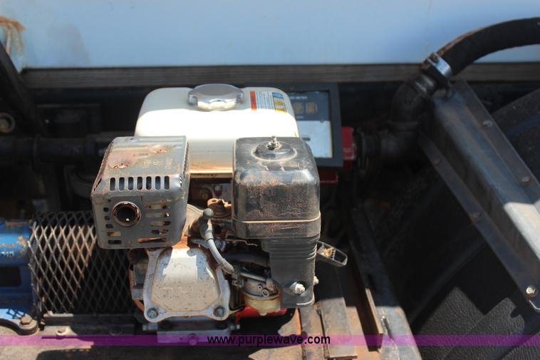 image for item J4438 1991 International 4600 fuel truck