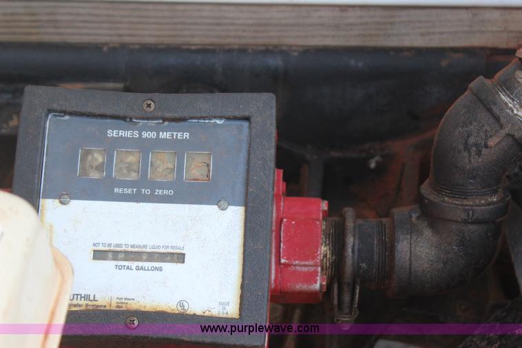 image for item J4438 1991 International 4600 fuel truck