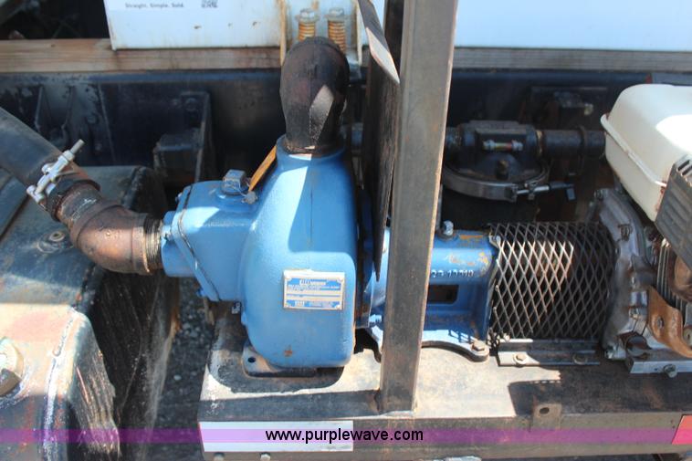 image for item J4438 1991 International 4600 fuel truck