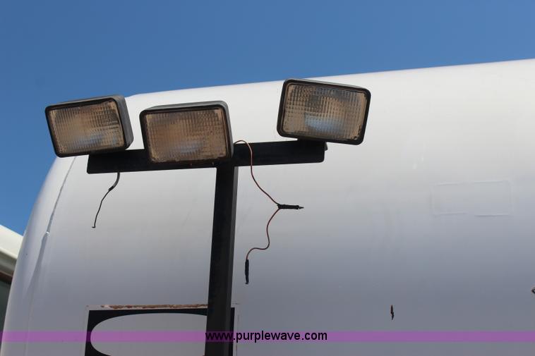 image for item J4438 1991 International 4600 fuel truck