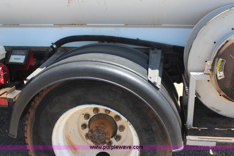 image for item J4438 1991 International 4600 fuel truck
