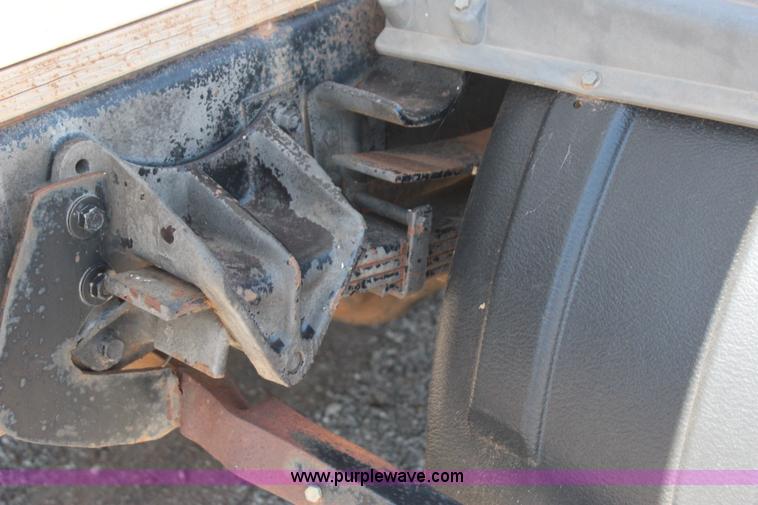 image for item J4438 1991 International 4600 fuel truck