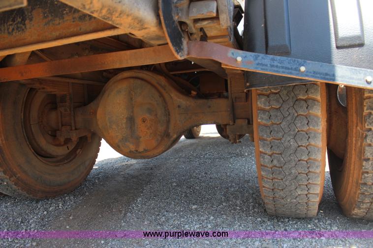 image for item J4438 1991 International 4600 fuel truck