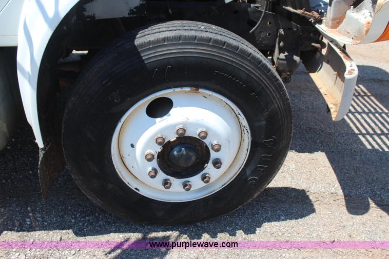 image for item J4438 1991 International 4600 fuel truck