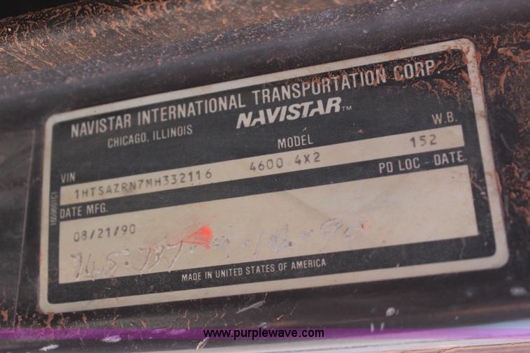 image for item J4438 1991 International 4600 fuel truck