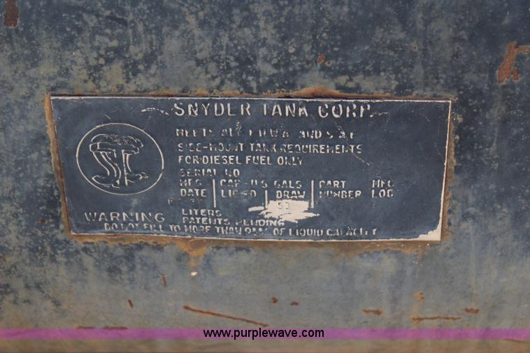 image for item J4438 1991 International 4600 fuel truck