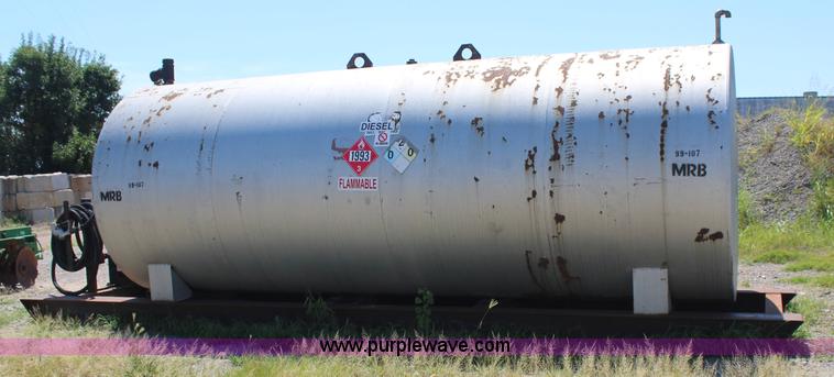 image for item J4440 10,000 gallon fuel tank