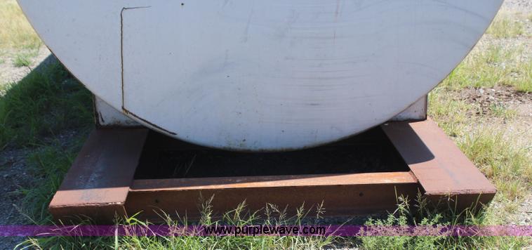image for item J4440 10,000 gallon fuel tank