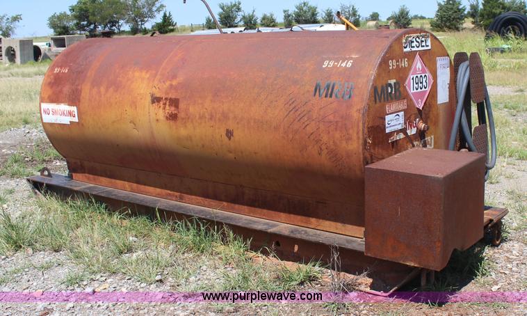 image for item J4441 1,000 gallon fuel tank