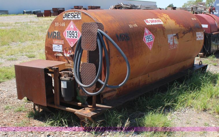 image for item J4441 1,000 gallon fuel tank