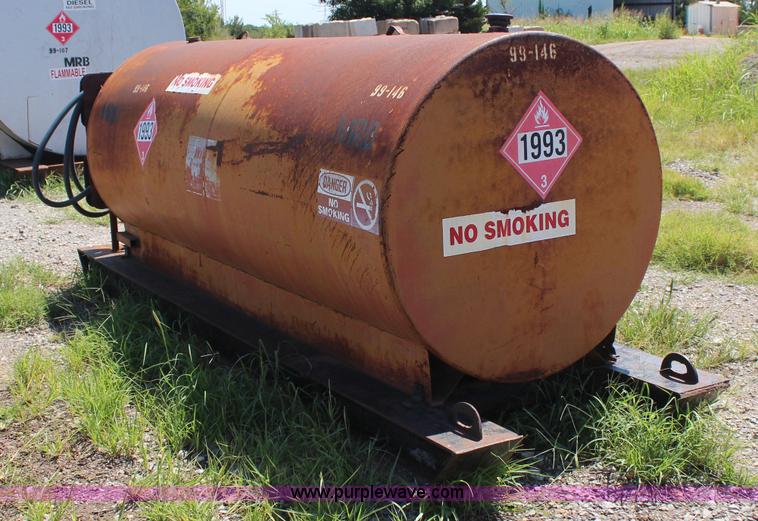 image for item J4441 1,000 gallon fuel tank