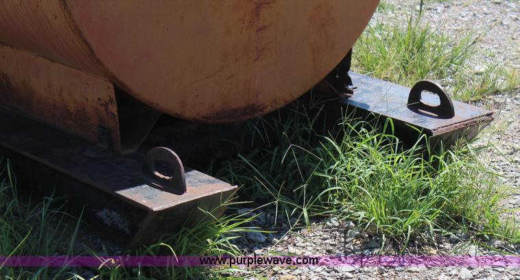 image for item J4441 1,000 gallon fuel tank