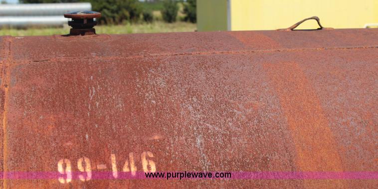 image for item J4441 1,000 gallon fuel tank