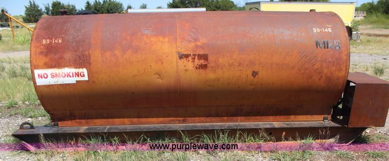 image for item J4441 1,000 gallon fuel tank