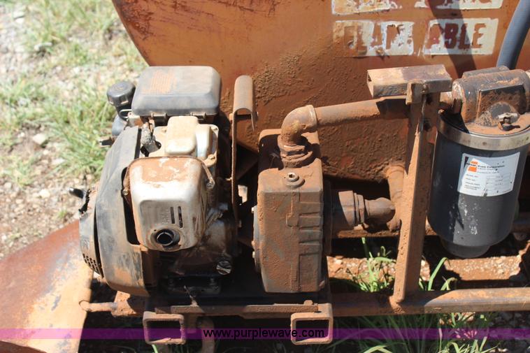 image for item J4441 1,000 gallon fuel tank