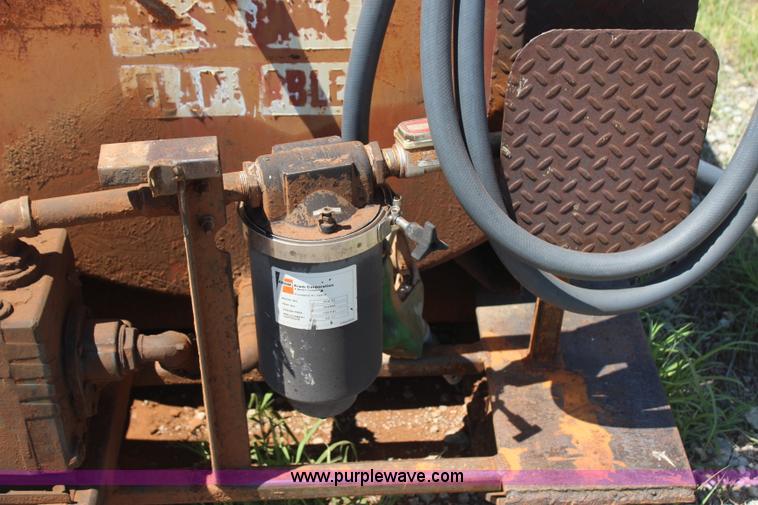 image for item J4441 1,000 gallon fuel tank