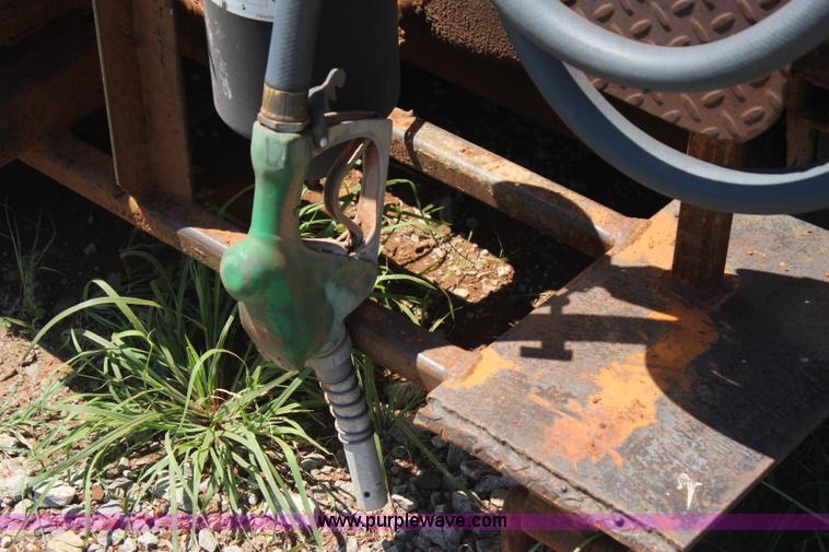 image for item J4441 1,000 gallon fuel tank