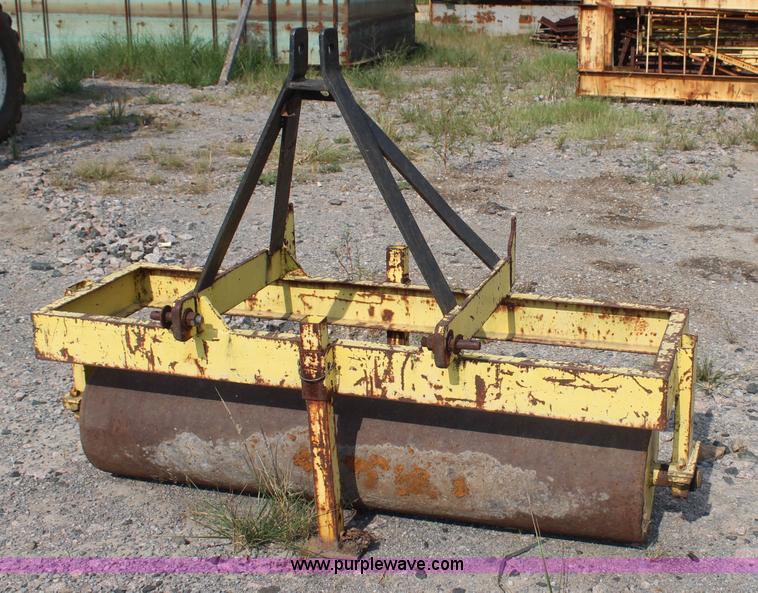 image for item J4446 Sod roller