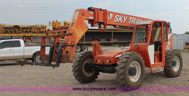 image for item J4447 1998 SkyTrak 8042 telehandler