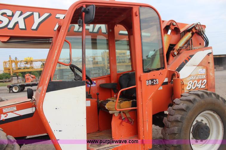 image for item J4447 1998 SkyTrak 8042 telehandler