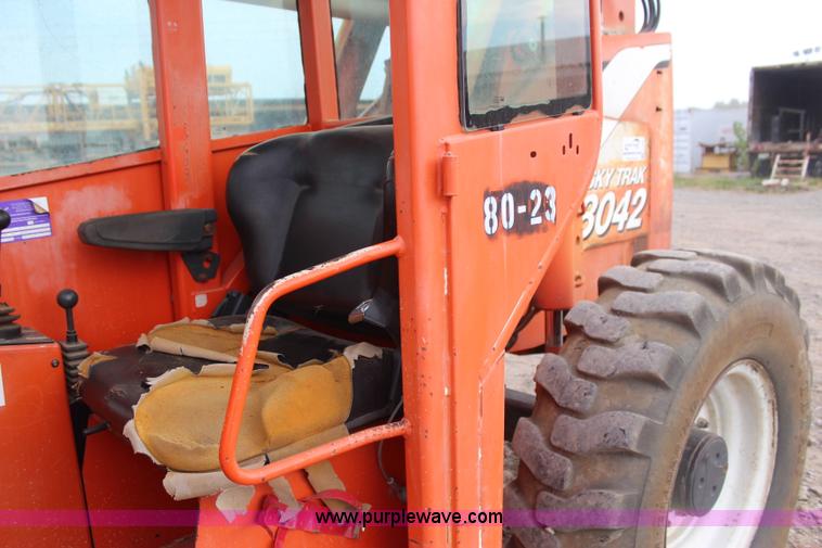 image for item J4447 1998 SkyTrak 8042 telehandler